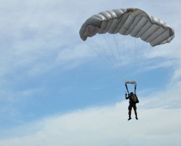 attraction skydiving in the sky